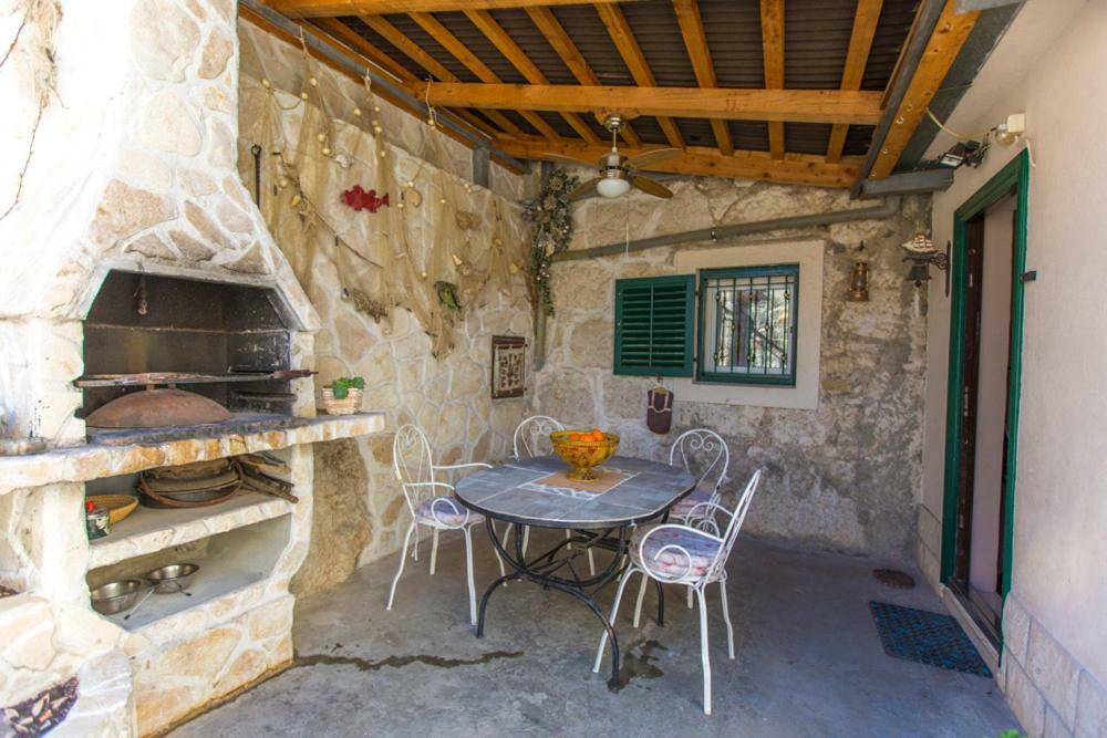 Apartment Antica With Yard & Bbq Split Luaran gambar