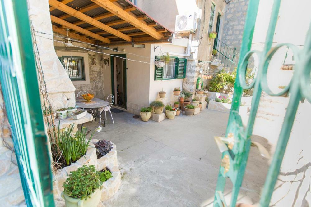 Apartment Antica With Yard & Bbq Split Luaran gambar